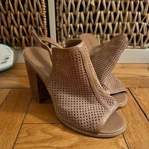 Women's Tan Heels